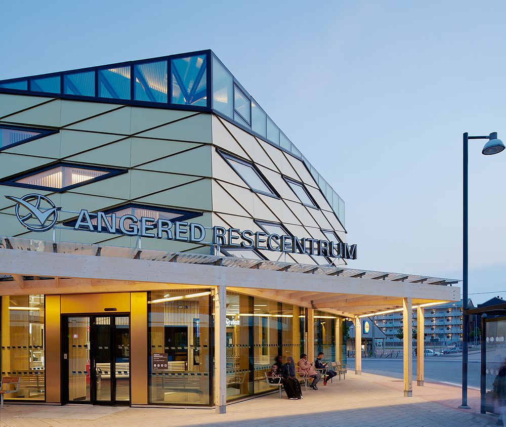 Per och Alma Olssons fond har utsett Göteborgs bästa byggnad och Angered resecentrum var nominerat och fick hedersomnämnande.  Kul tycker vi som var med och projekterade.