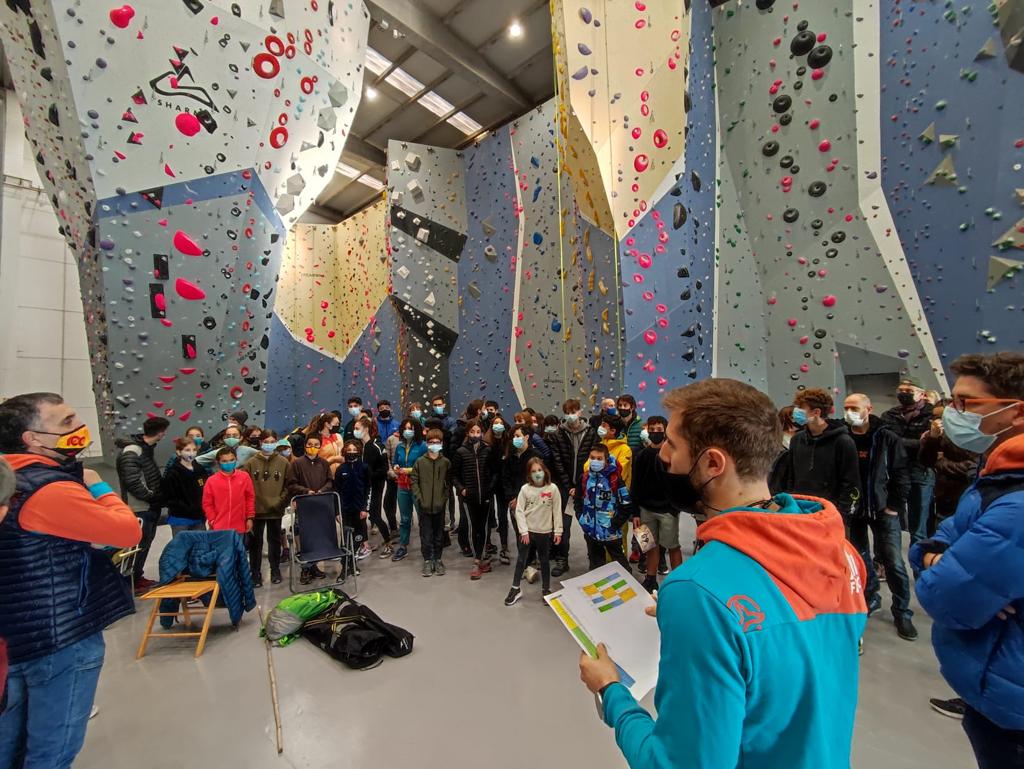 FEEC_cat's tweet photo. Cinquanta esportistes a les proves d'accés al #CTEEC 🧗‍♀️ i a la selecció d'Escalada Esportiva

El coordinador #CTEEC @Ivan91964898 valora molt positivament la salut del planter català d'escalada

➕ INFO ➡️https://t.co/V6TOzvIMRj

#sentlamuntanya #sommuntanya #escaladafeec https://t.co/DJwmvIZ6nR