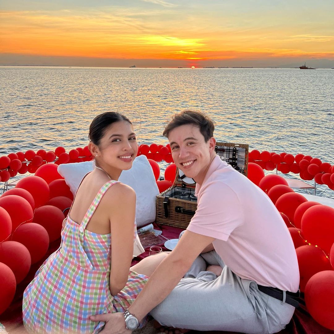 philstarlife's tweet image. Three years strong! 💘 Maine Mendoza and Arjo Atayde celebrated their third anniversary in a romantic yacht getaway. Congratulations to the happy pair! 🥰

#MaineMendoza #ArjoAtayde