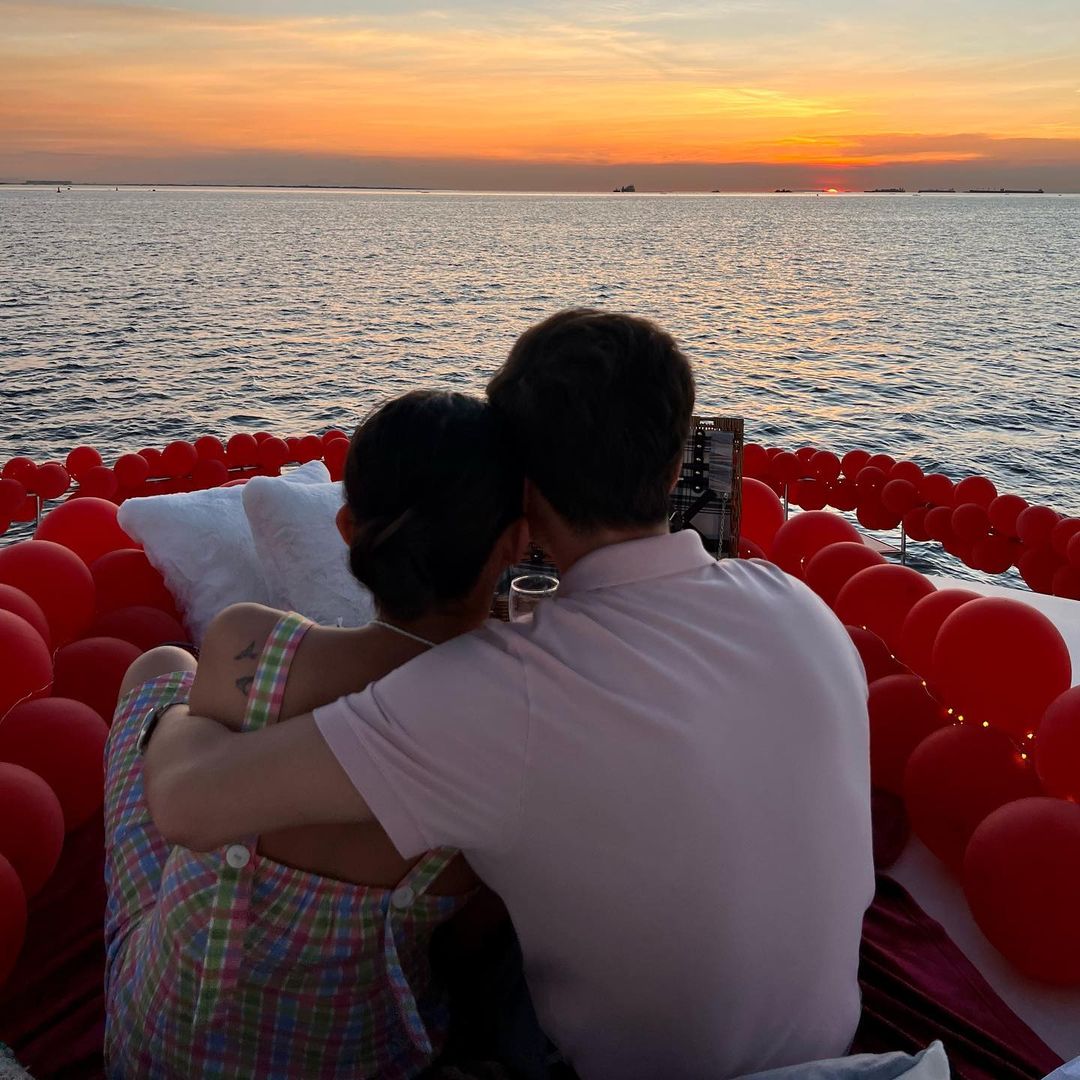 philstarlife's tweet image. Three years strong! 💘 Maine Mendoza and Arjo Atayde celebrated their third anniversary in a romantic yacht getaway. Congratulations to the happy pair! 🥰

#MaineMendoza #ArjoAtayde