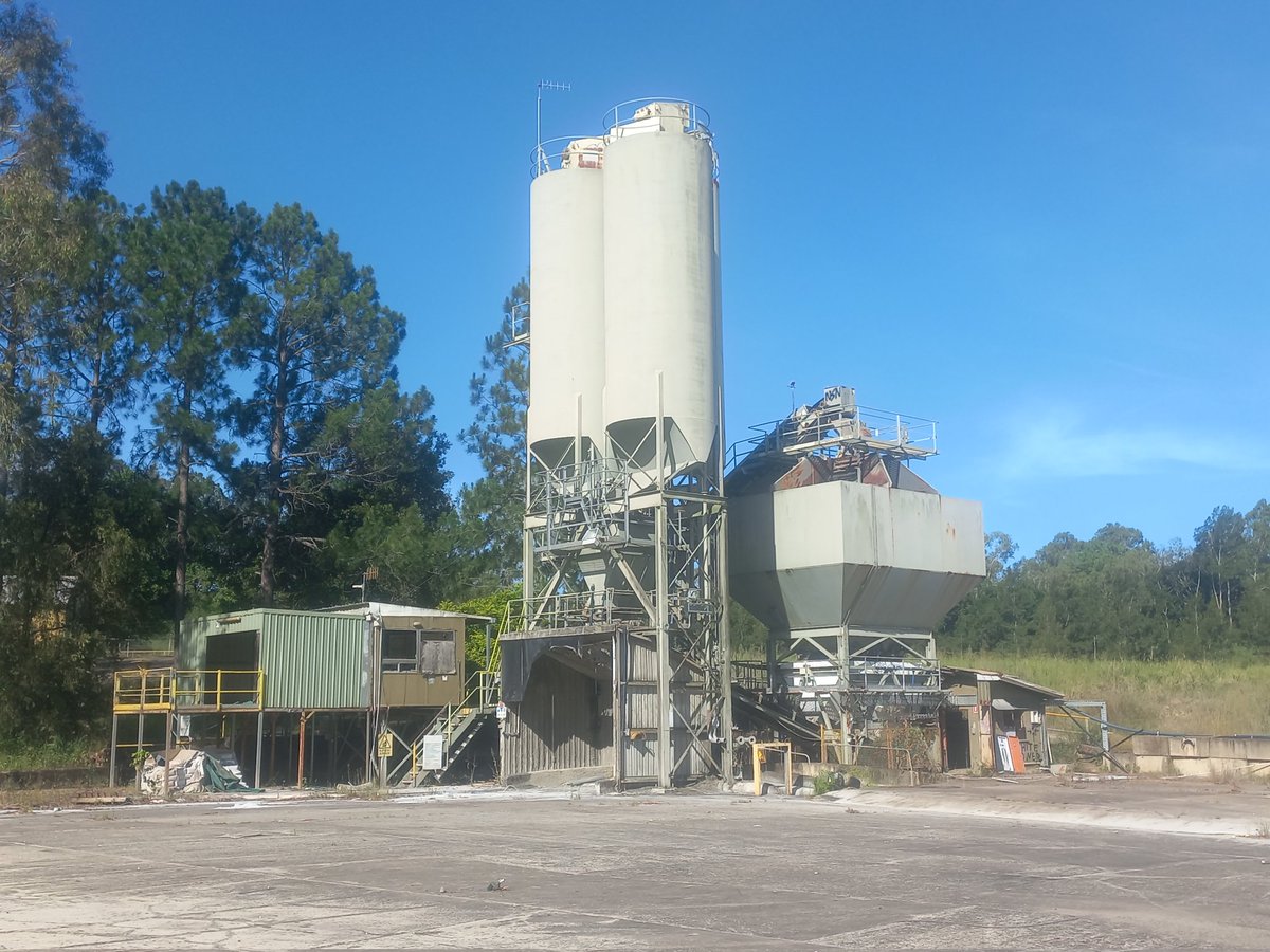househunterzz's tweet photo. Ye' old concrete Mill #urbex #concrete #abandoned https://t.co/U4nYuSpYLb