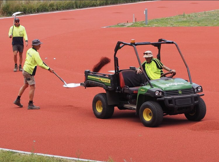 gordonfode's tweet photo. @insideaths  @AthsAust @LittleAthsAust @LittleAthsVic @stkildafc 🎅🏼🎄 Santa came early.. nice to see lines down and new polytan track motion senses underneath track lanes …#SandringhamAthleticsClub #SandringhamLittleAthleticsCentre Glamis Avenue Hampton Vic. https://t.co/QUKrt6i9fZ