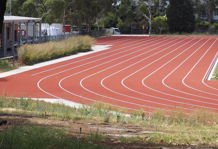 gordonfode's tweet photo. @insideaths  @AthsAust @LittleAthsAust @LittleAthsVic @stkildafc 🎅🏼🎄 Santa came early.. nice to see lines down and new polytan track motion senses underneath track lanes …#SandringhamAthleticsClub #SandringhamLittleAthleticsCentre Glamis Avenue Hampton Vic. https://t.co/QUKrt6i9fZ