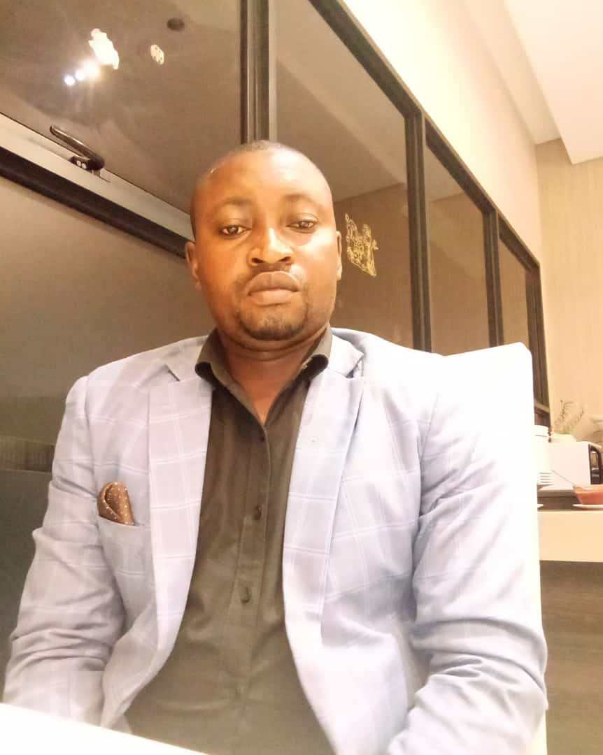 tresor_mayamba's tweet photo. Chers Jeunes, ceux qui occupé des grandes postés hier aujourd'hui ils sont des chômeurs et les chômeurs d'hier sont aujourd'hui les employés.
Vous qui êtes dans les affaires, apprennent déjà comment être chômeur demain et aux Jeunes restons serein et objectif un jour viendra. https://t.co/eeo49tyXBu