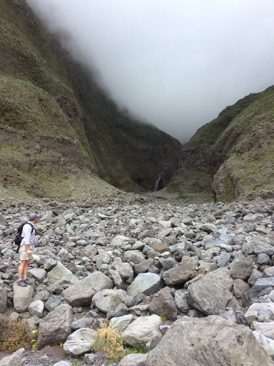 <a href="/WIGL_UOW/">Wollongong Isotope Geochronology Laboratory (WIGL)</a> <a href="/GeoQuEST_UOW/">GeoQuEST Research Centre</a> <a href="/uowresearch/">UOW Research</a> The conclusion of beautiful fieldwork with great people (Eric Gayer, Laurent Michon, Julien Bouchez, @IpgpJrme , Marie Kuessner) back in 2015