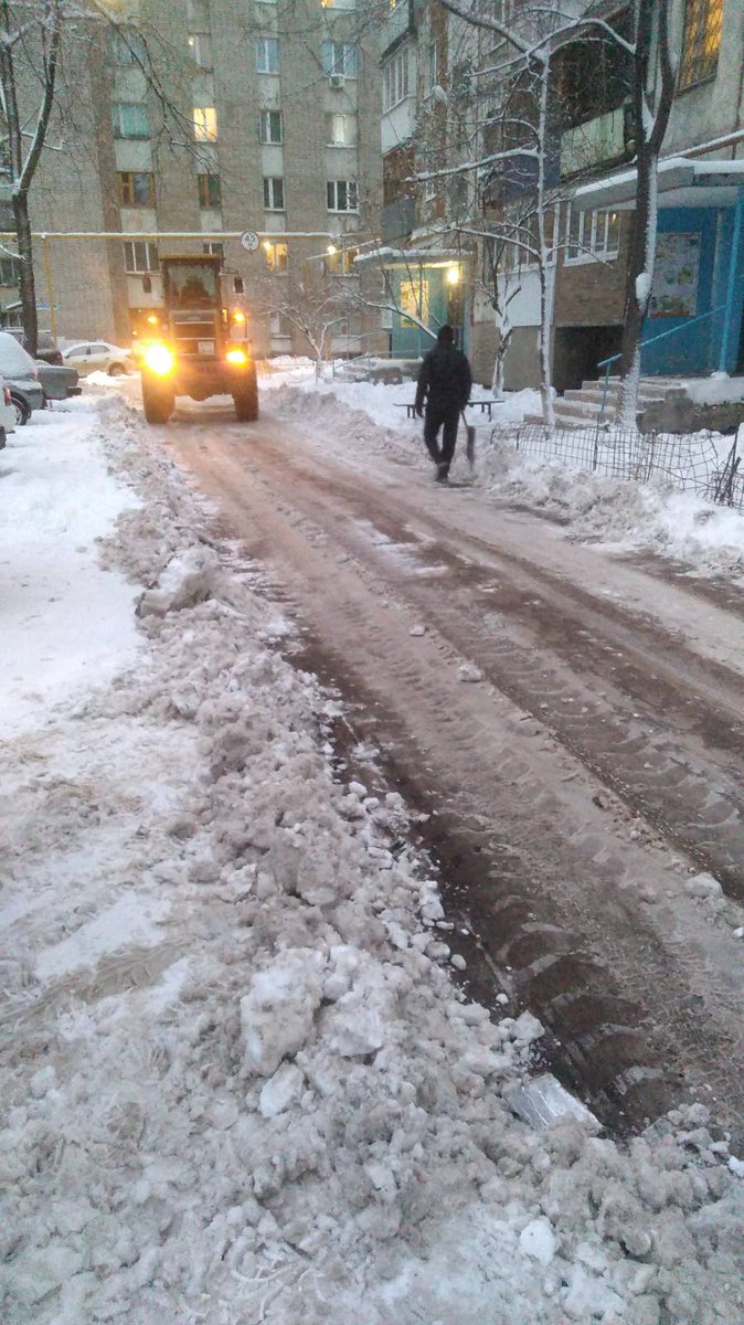 Upravkom63's tweet photo. Механизированная уборка снега Ташкентская 124,154,160, Г.Димитрова 35 @adm_kir63 @gkh_kir63 https://t.co/DN3qqxw83p