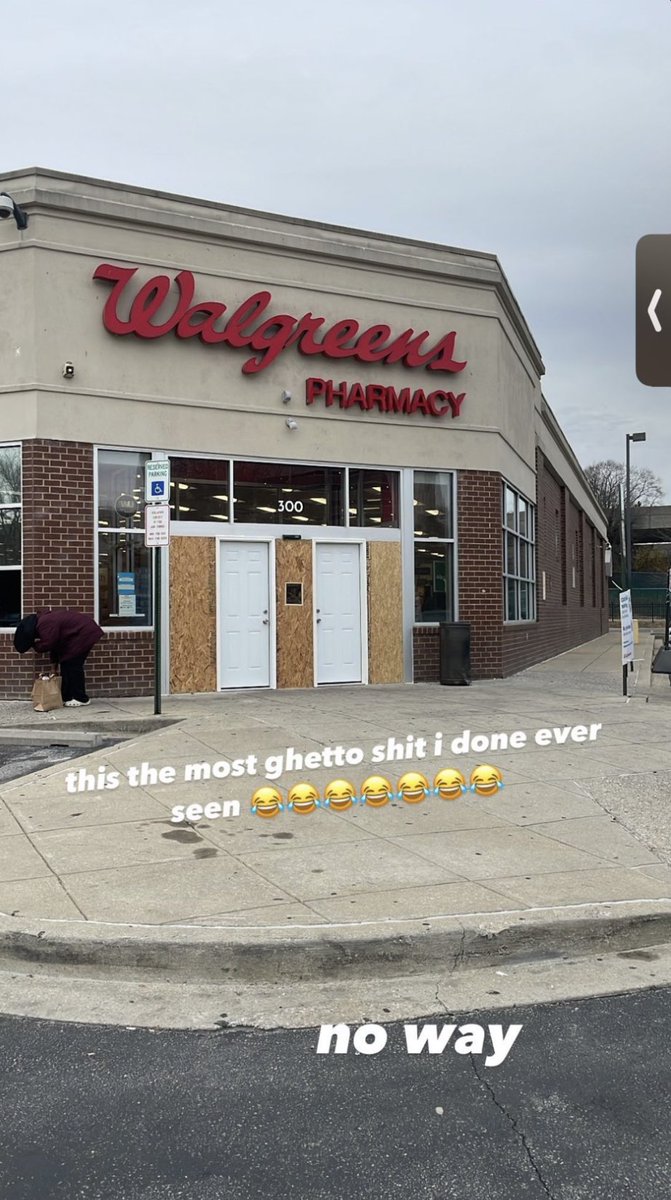 DMVFollowers's tweet photo. Only in Baltimore. 😂😂😂 https://t.co/KdWLHFMtQr