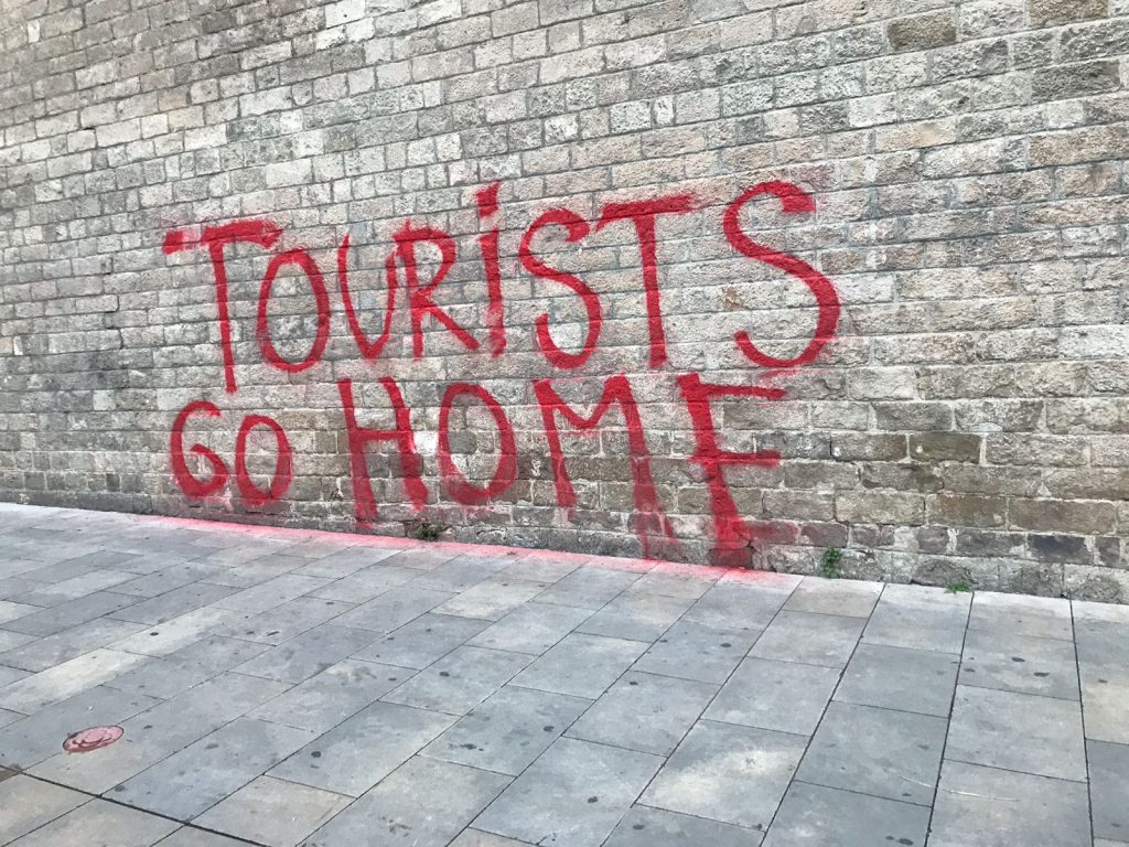 Эври гоу. Tourists go Home. Надпись Home. Надпись Gohom. Russians go Home.