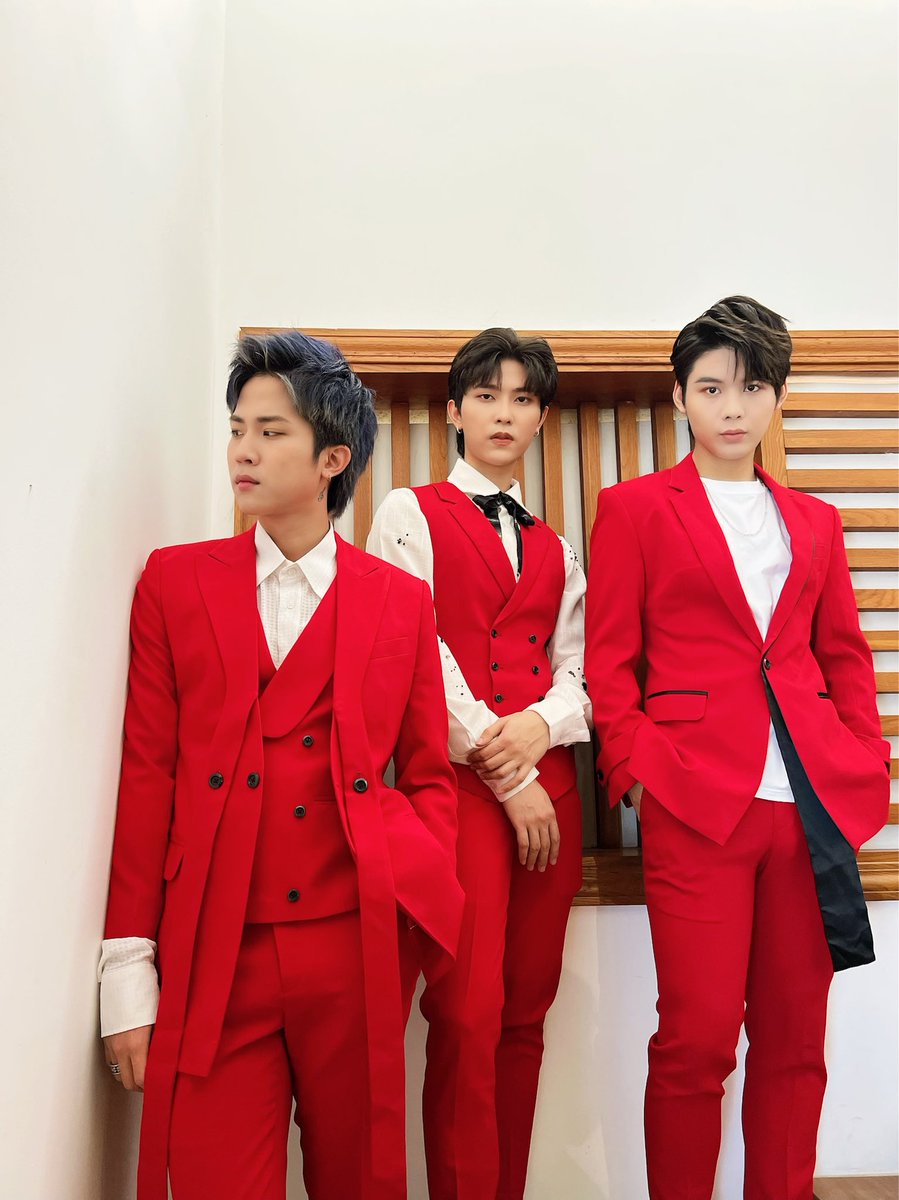 UNI56se's tweet photo. Chưa có ai để đi chơi Noel 🥺🥺🥺 https://t.co/7PVLBAgYrP