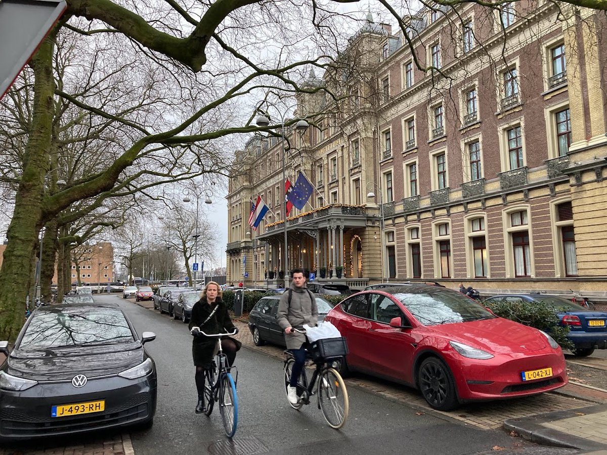 electricfelix's tweet photo. It's December, I spotted a Model Y cabbie(!) in Antwerp yesterday, and Dutch registrations are on the up and up again!
#decemberrally
#tesla
#modely
#registrations
#netherlands
⚡️⚡️⚡️ https://t.co/JuiBUBDlx1