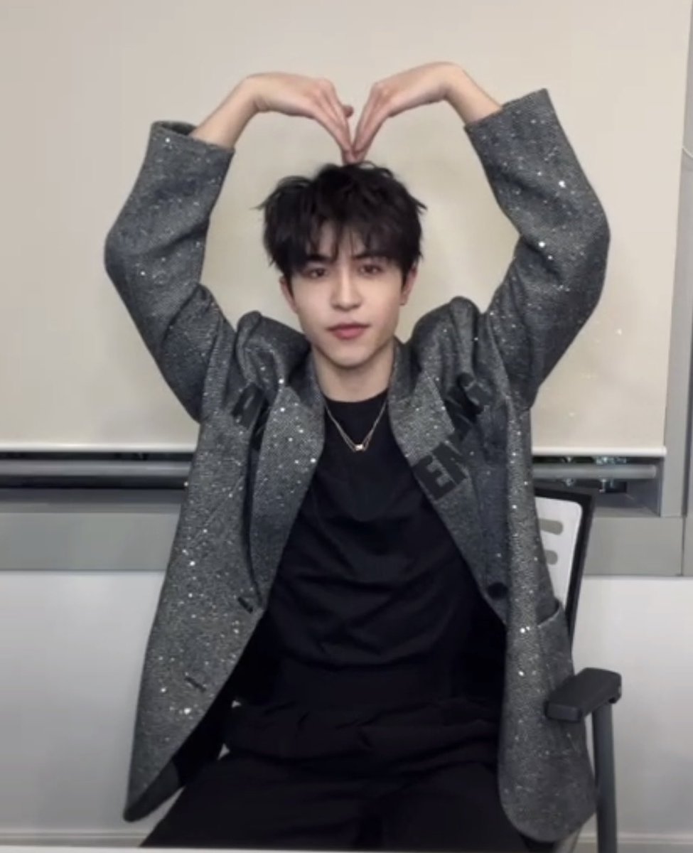 bchingu_'s tweet photo. [GIVE AWAY TẠP CHÍ WAVES]
Để chúc cho tạp chí Paipai sớm được soldout, hôm nay mình sẽ give away 2 quyển tạp chí 2 ver của Paipai
✨Thể lệ tham gia✨
Qrt lời chúc của bạn gửi đến Paipai và cmt số từ 1-247 
✨Thời gian✨
Đến hết 20:10 tối nay (22/12) https://t.co/QvOHNiRyXx