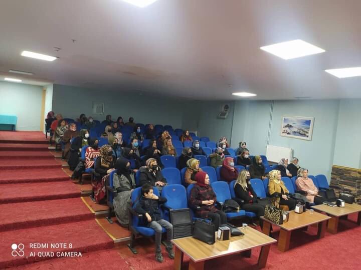 havvaduran65's tweet photo. İl kadın kolları AR-GE birim başkanımız Zerrin Alpaslan'ın düzenlemiş olduğu Sahne Üstü Hitabet ve Diksiyon Eğitimi ikinci dersimizi , il Kadın kolları yönetimi ve ilçe kadın kolları teşkilatlarımızın katılımıyla hocamız Aziz SAYDUT  tarafından gerçekleştirdik. https://t.co/C0VnsYKwvE
