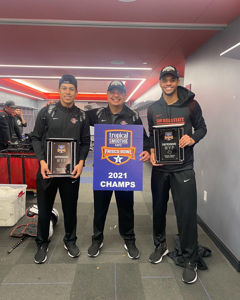 rubenpena_2's tweet photo. CHAMPS! @FriscoBowlGame https://t.co/E5YpoPf6zg