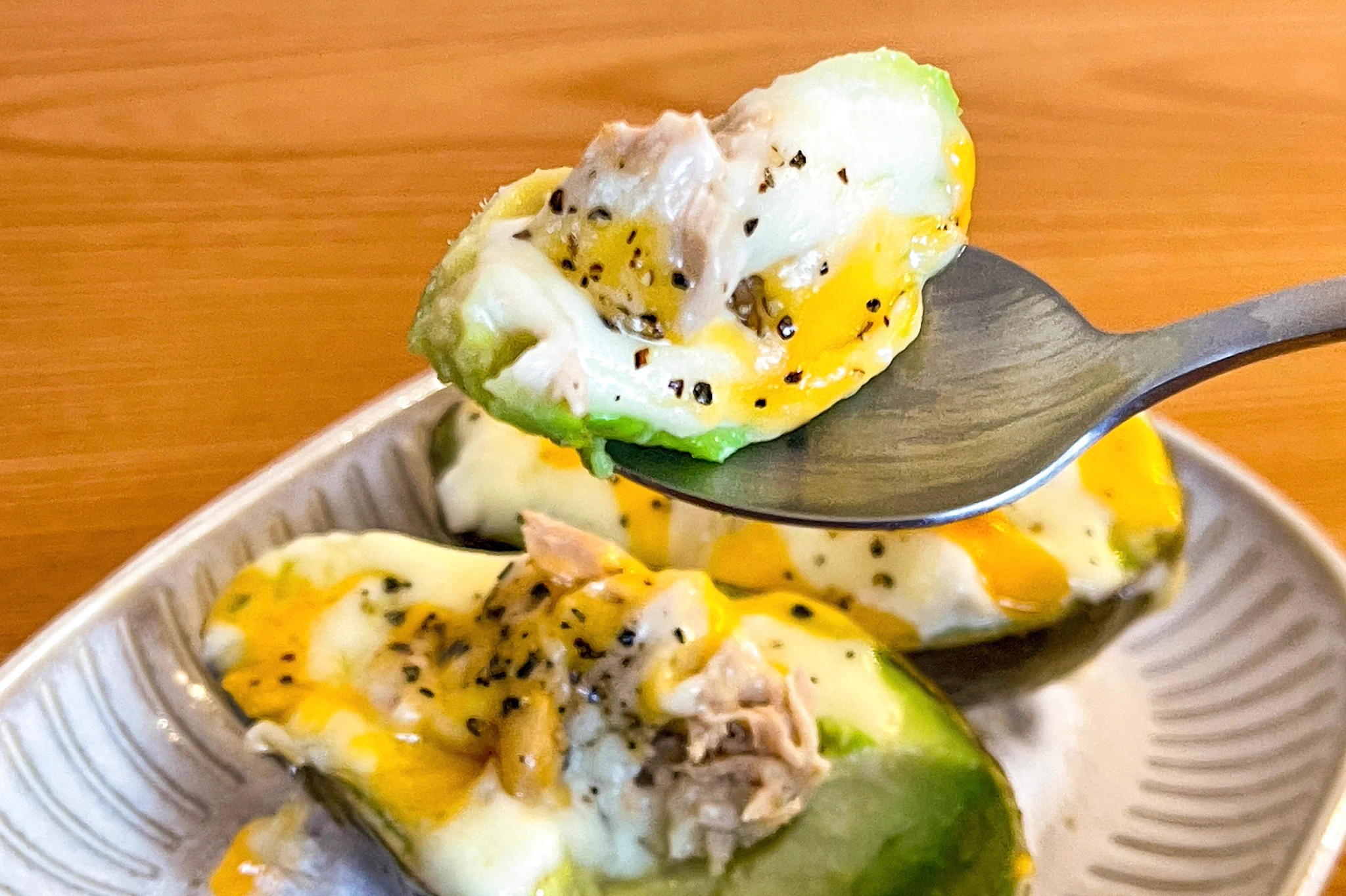 これでアボカドを簡単に食べられる⁉まるごとアボカドのツナグラタン‼