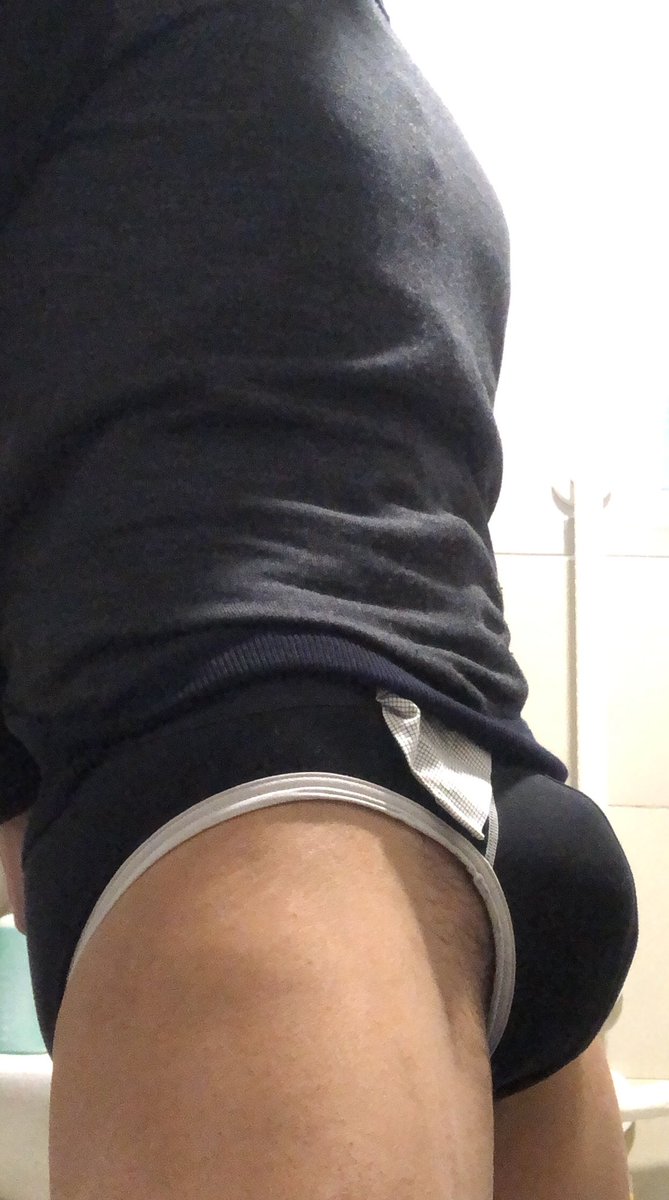 JsToptop's tweet photo. Tonnes of meeting #bulge #ventilation #needsomehelp https://t.co/GnxikKlgPw