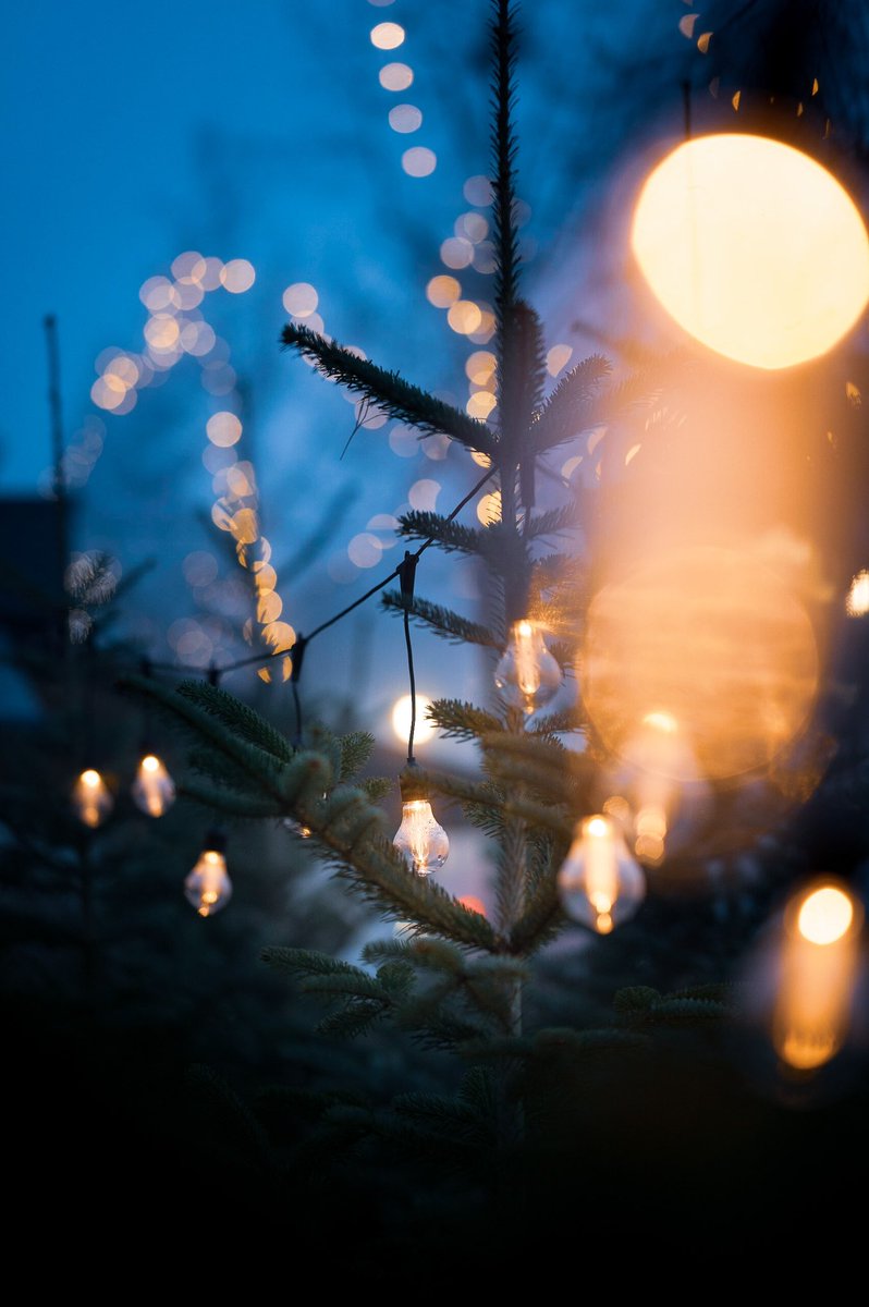 JasonJaynius's tweet photo. #winter in #neheim 📸 ich mag ja Nebel. Gibt so eine schöne düstere Stimmung und mit den Lichtern im Nebel hat es doch ein bisschen was von #Hoffnung 📸 https://t.co/DvO2ebVua8