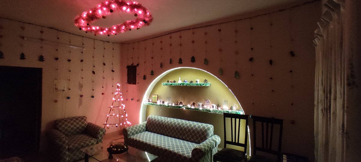 AnoshDaniel2's tweet photo. Tis the season to be jolly..... Fa la la la la la la la..... 🎄🎄🎄 https://t.co/NKB9HkROlj