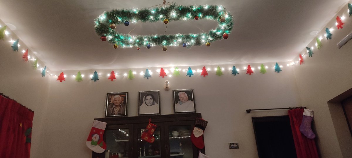 AnoshDaniel2's tweet photo. Tis the season to be jolly..... Fa la la la la la la la..... 🎄🎄🎄 https://t.co/NKB9HkROlj