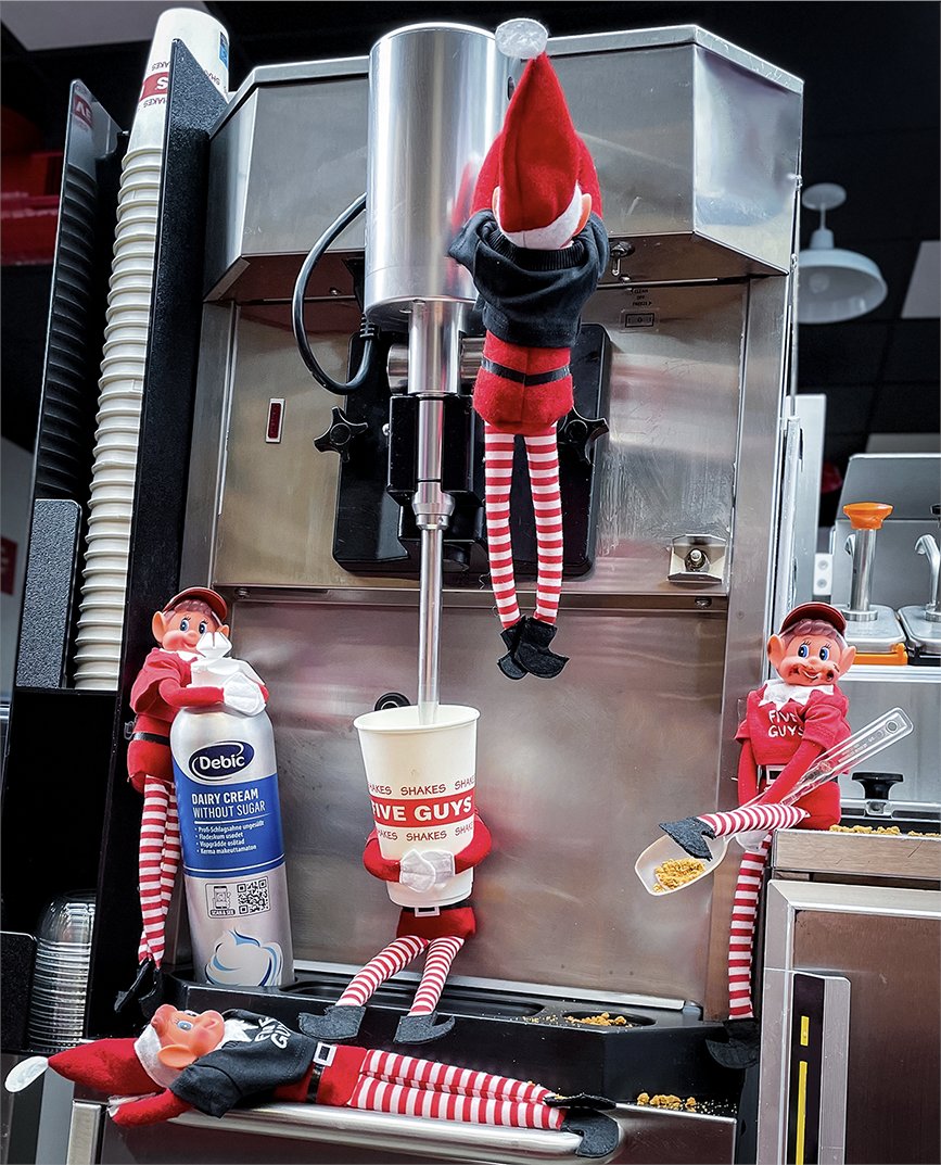FiveGuysUK's tweet photo. The shift is over, but thereโs still time to indulge in a shake! They deserve a treat, itโs been a busy night shift for the little guys! ๐ฅค โฃ
โฃ
โThe Christmas Crackerโ Shake is made up of Salted Caramel, Malted Milk & Biscuit! Have you tried one yet?
โฃ
#FiveGuysUK #Christmas https://t.co/k3581IiGvK