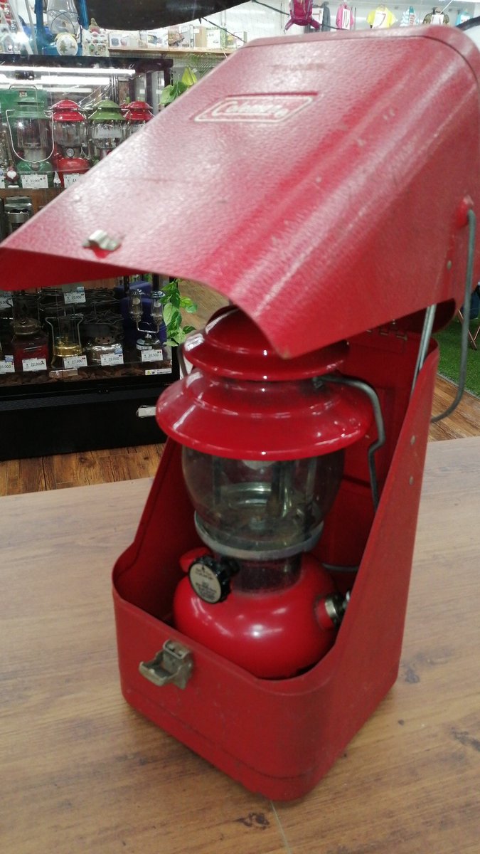hardoff_outdoor's tweet image. 💡入荷情報💡

Coleman 200A 1974 入荷しました!!😍

別名「THE RED」🔥
赤単色のポップな色合いと丸っこい形が本当にかわいい✨
コレクター心をくすぐるビンテージランタンの代名詞です😍✨

お売り頂いた方、ありがとうございました🙏💦

#coleman #200A