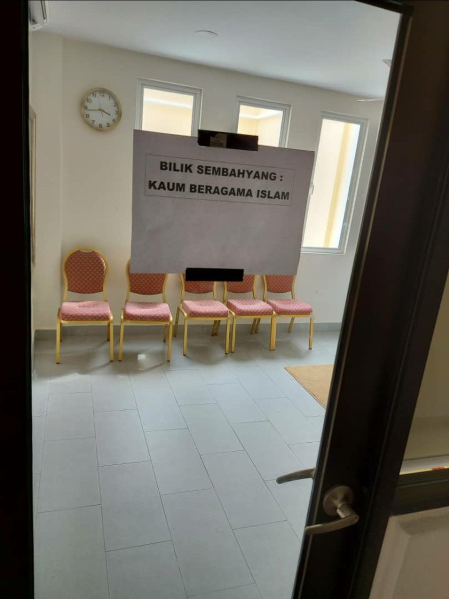 SikhInside's tweet photo. Kepada kawan-kawan beragama Islam yang hendak menunaikan Solat, sebuah bilik telah disediakan di Tingkat 1, Gurudwara Sahib Petaling Jaya khas untuk anda. https://t.co/PuAoqh7LQZ