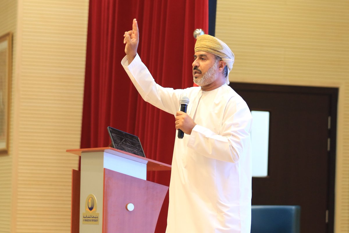law_asu_'s tweet photo. ضمن فعاليات ملتقى #عذرك_ما_معك
ورقة عمل بعنوان الحكم آخر الجلسة

"هناك من يدعي العلم و الفلسفة والقدرة وهناك من يدعي الكرامة والشجاعة ولكن الواقع بعد ذلك هو الذي يحكم ويثبت صحة اي ادعاء" - الدكتور خليفة الهنائي
 
-🌟⚖️- https://t.co/Tk40sQH7st