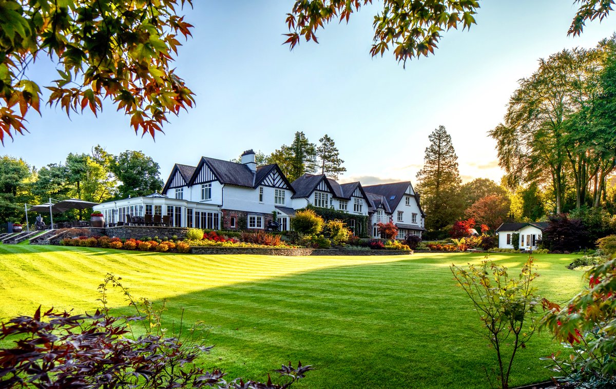 Looking for a holiday treat in the #LakeDistrict? Check out the festive menus at <a href="/simon_rogan/">Simon Rogan</a>'s Henrock at <a href="/LinthwaiteHouse/">Linthwaite House</a>. Lunches there, said Grace Dent in Saturday's Guardian Feast 'reminded me why Britain is so good at fine dining'...
henrock.co.uk/menus/christma…
<a href="/FeatureCumbria/">@featurecumbria</a>