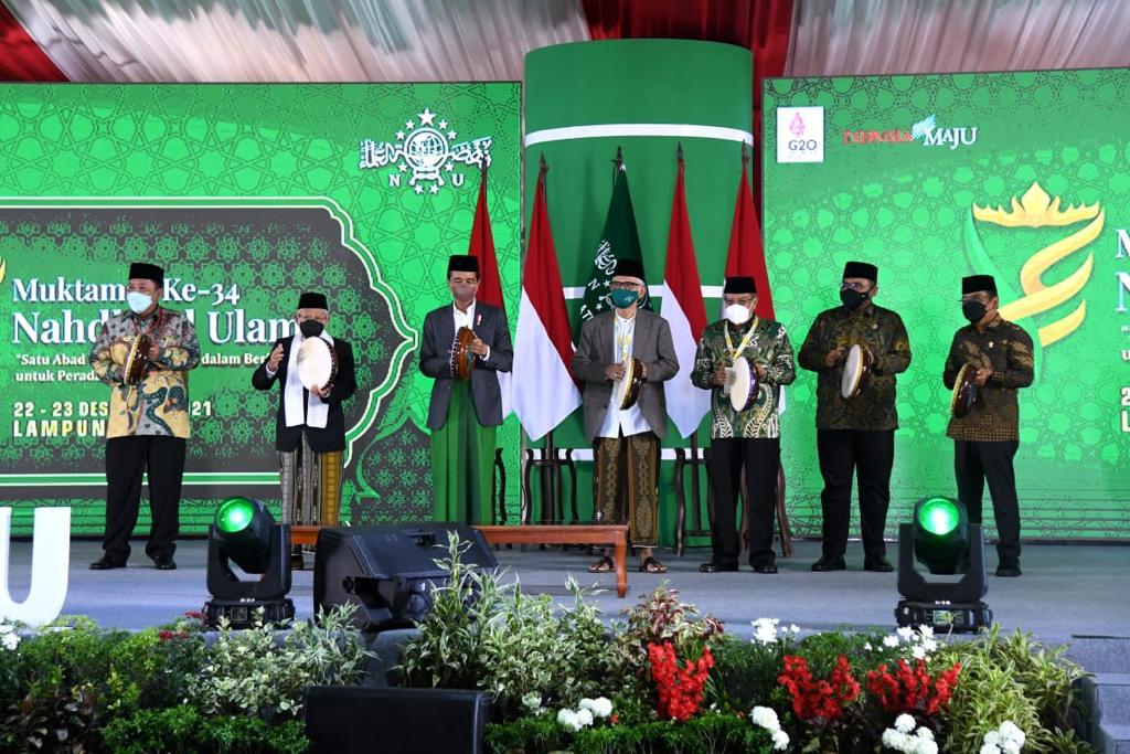 Mendampingi Bapak Presiden <a href="/jokowi/">Joko Widodo</a> dan Wapres <a href="/Kiyai_MarufAmin/">KH. Ma'ruf Amin</a>, menghadiri acara pembukaan Muktamar Ke-34 Nahdlatul Ulama Di PonPes Darussa'adah, Lampung 22 Desember 2021

#MuktamarNU34