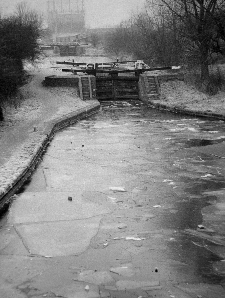 retired_tom's tweet photo. #WayBackWedesday

From my archives

Late 1960's - #Berkhamsted #Lock 51/52 #Gas #GasWorks 

#CanalRiverTrust #GrandUnionCanal #Ice #Winter 

#Canals &amp; #Waterways can provide #Peace &amp; #calm
for your own #Wellbeing #Lifesbetterbywater https://t.co/7JF17wyLVa