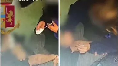 PDUmorista's tweet photo. Dopo il "Si si Vax" del Trio Bassetti-Crisanti-Pregliasco, Filippo Accetta canta APPALERMO:
APPALERMO
IO FINGO COL VACCINO
INTASCO IL PIZZINO
E MI MOSTRO COL CRETINO
APPALERMO
#FilippoAccetta #APPALERMO #novax #Palermo https://t.co/SiqQXiL7Wo