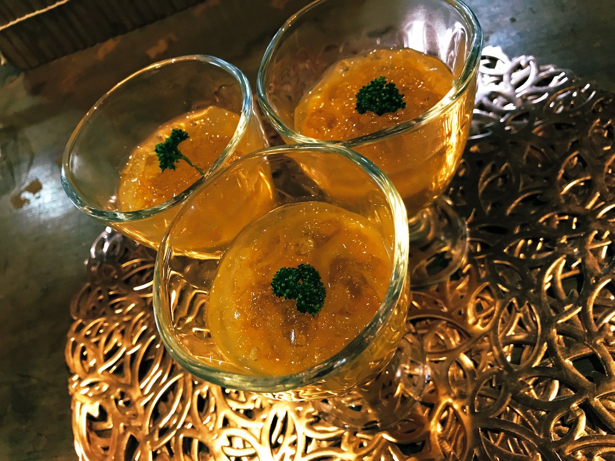 IZAKAYA_YAAMA's tweet photo. 17時から開店しております！
見てください、このオシャレな料理…実は100円なんです(*≧∀≦*)‼︎
かぼちゃのピューレにコンソメゼリーを乗せた、見た目からは想像のつかないこの小鉢、ぜひともご賞味いただきたい(๑˃̵ᴗ˂̵)

#京都 #東山 #七条 #東山七条 #大衆 #居酒屋 #大衆居酒屋 https://t.co/Rp3UdyF4iL