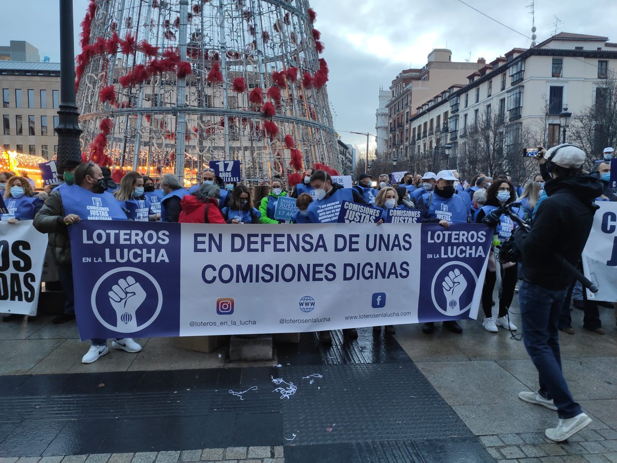 DanielPichu's tweet photo. #LoteriaRTVE También podéis hablar de las reveindicaciones de hoy de los Loteros... Queremos unas comisiones justas! https://t.co/aAlJEvRHfE