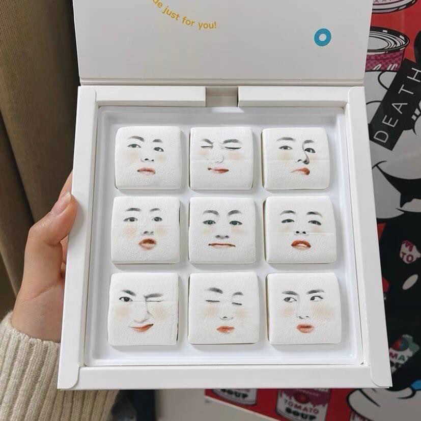 ace_eete's tweet photo. Pre-Order✨ มาชเมโล่จีมิน🐥

— 779฿/กล่อง (9อัน) [มัดจำ 300฿/กล่อง]
— 579฿/กล่อง (4อัน) [มัดจำ 200฿/กล่อง]

มี4หน้า
จีมิน,จองกุก,แทแท,นัมจุน
ค่าส่ง60฿
น่ารักจนใจเจ๋บ
#ตลาดนัดบังทัน #ตลาดนัดรถไฟบังทัน #ตลาดนัดรถไฟBTS https://t.co/T61A0wm6hB