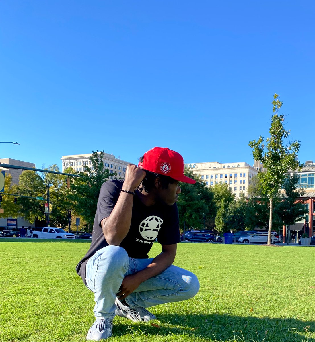 trappdonearth's tweet photo. Can you get high and meet me past the sky? #trappedonearth https://t.co/zz8vUYao9b