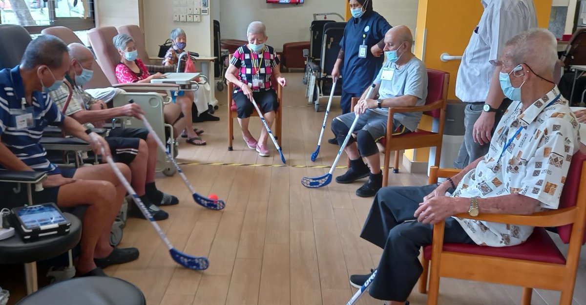 THKNH_LTD's tweet photo. Our Senior Care Centre planned various activities taking reference from the AIC toolkit as guidance to engage our seniors playing them.  Floorball as shown is one very popular sports they enjoyed themselves most.  
#thkscc  #sccfunfit https://t.co/0puEq1KWJI