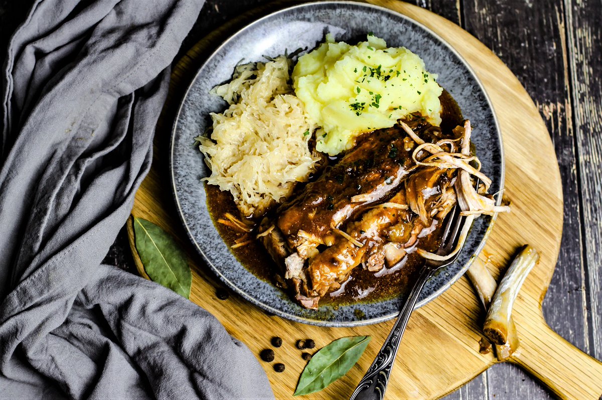DieFrauamGrill's tweet photo. Geschmorte Rippchen -> https://t.co/oQ7vVOF9pT #rezept #schmoren #ribs #rippchen #lecker #rezepte #schmorgericht https://t.co/V3BQq5uQUk