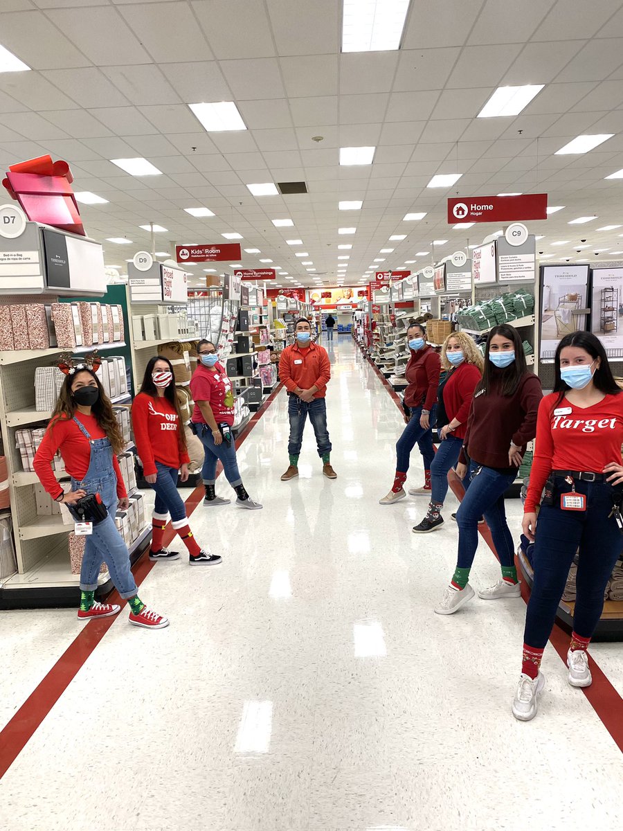 Rock those crazy socks! 🧦 #10daysofchristmas #t2237 #christmasfestivities 🎯🎅🏼🎄