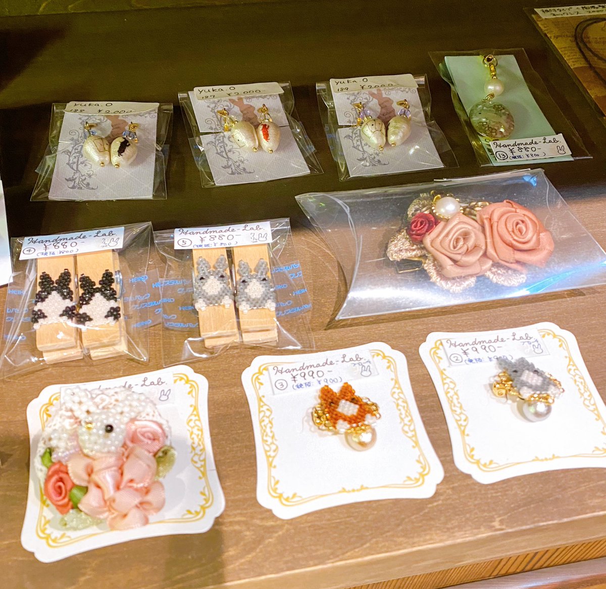 UsagicafeUSA's tweet photo. お土産に！プチプレゼントに🎁ぴったりのうさぎキャラクターの様々な���品をご用意しています。
当店のお客様のために、クリエイターさんに卸してもらってます。
是非に〜🐰☕️

@handmade217  @secrecy0916 https://t.co/dyMNnQSh4v