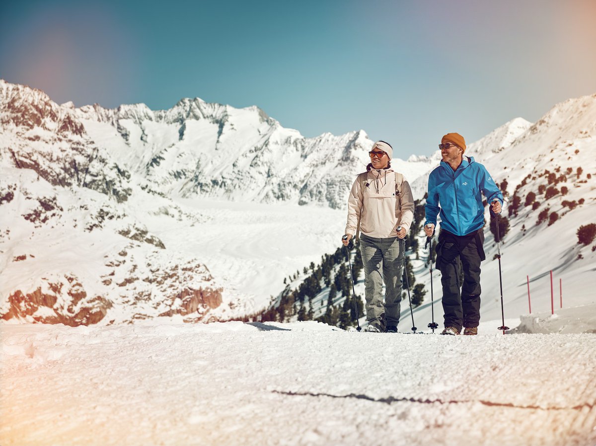 valaiswallis's tweet photo. Eine #Winterwanderung im @valaiswallis ist pure Erholung! Atmet frische #Bergluft ein, durchquert verschneite #Wälder, beobachtet die #Natur und lauscht dem Knistern des #Schnees unter euren Füssen. https://t.co/ot9W1YEuly https://t.co/hDWcX9NiVX