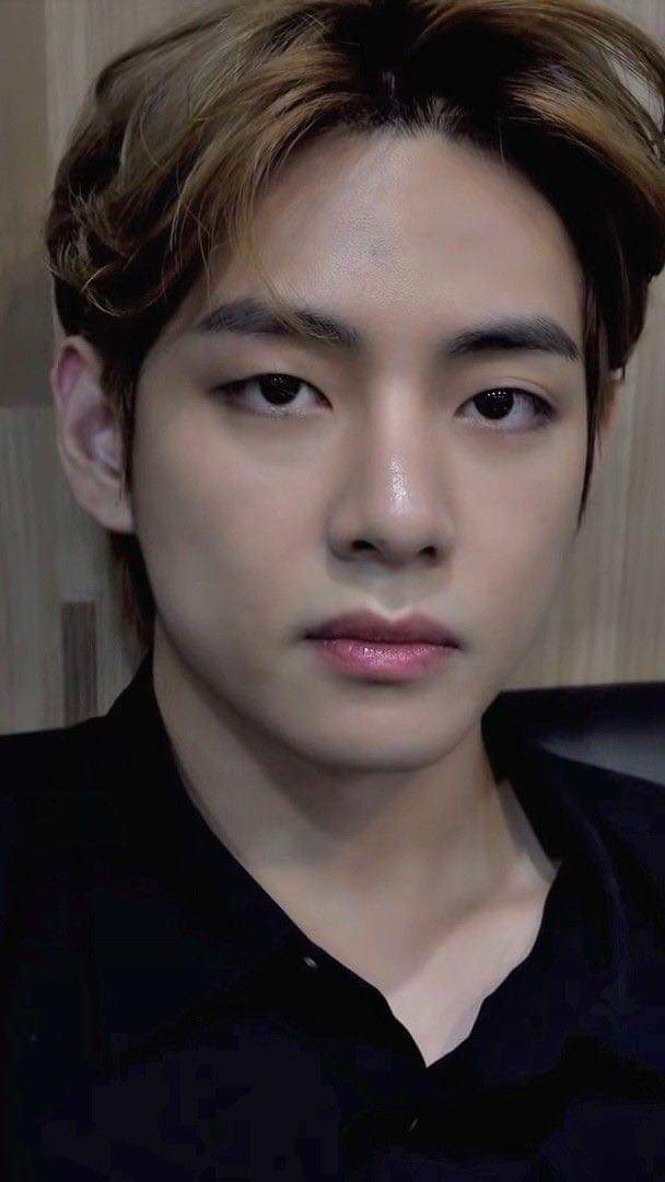 chocobun_tae's tweet photo. hiii ARMY 👋👋 #V https://t.co/MAFDgPEx7j