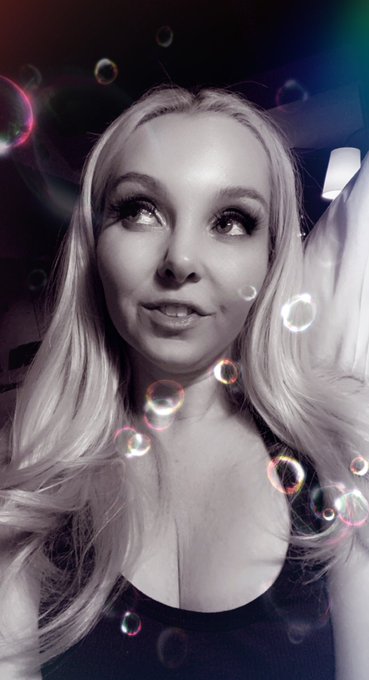 3 pic. Goodnight xoxo https://t.co/lWRRbNRDPW