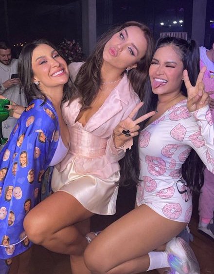 Dantinhas's tweet photo. Do terceirão pra vida! A paz está instaurada nos jardins do BBB20. https://t.co/UkRqfJUkqp