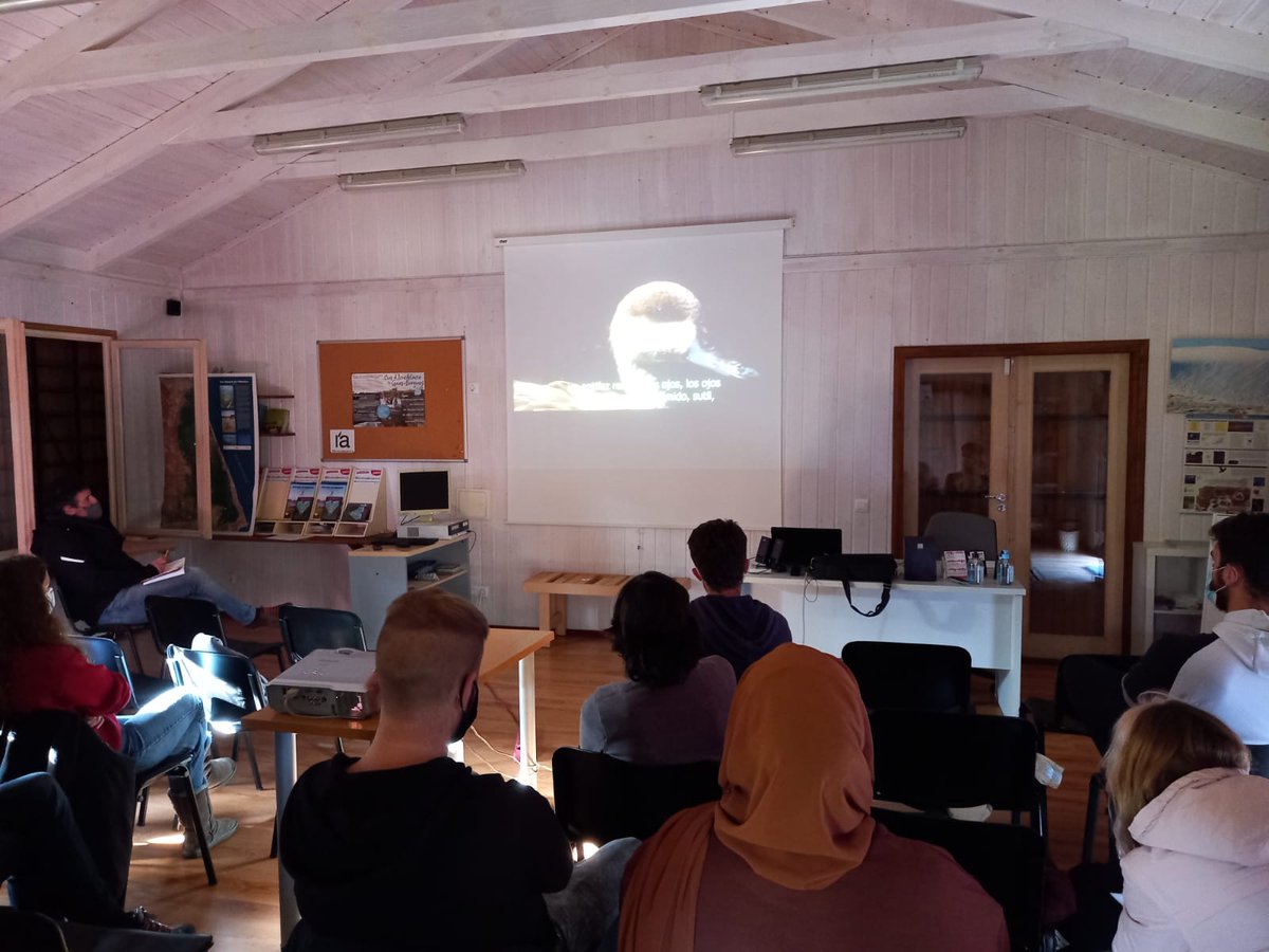 DevesaAlbufera's tweet photo. 📽️ Projecció del documental #Patches i col·loqui sobre la #rosseta, 🦆au en perill d'extinció, i la importància de la conservació d'aiguamolls, de la mà de Pablo Vera i Álvaro Olavarría amb alumnat del CFGS d'Educació i Control Ambiental de l'IES el Saler
#LifeCercetaPardilla https://t.co/urVO1CAI8D
