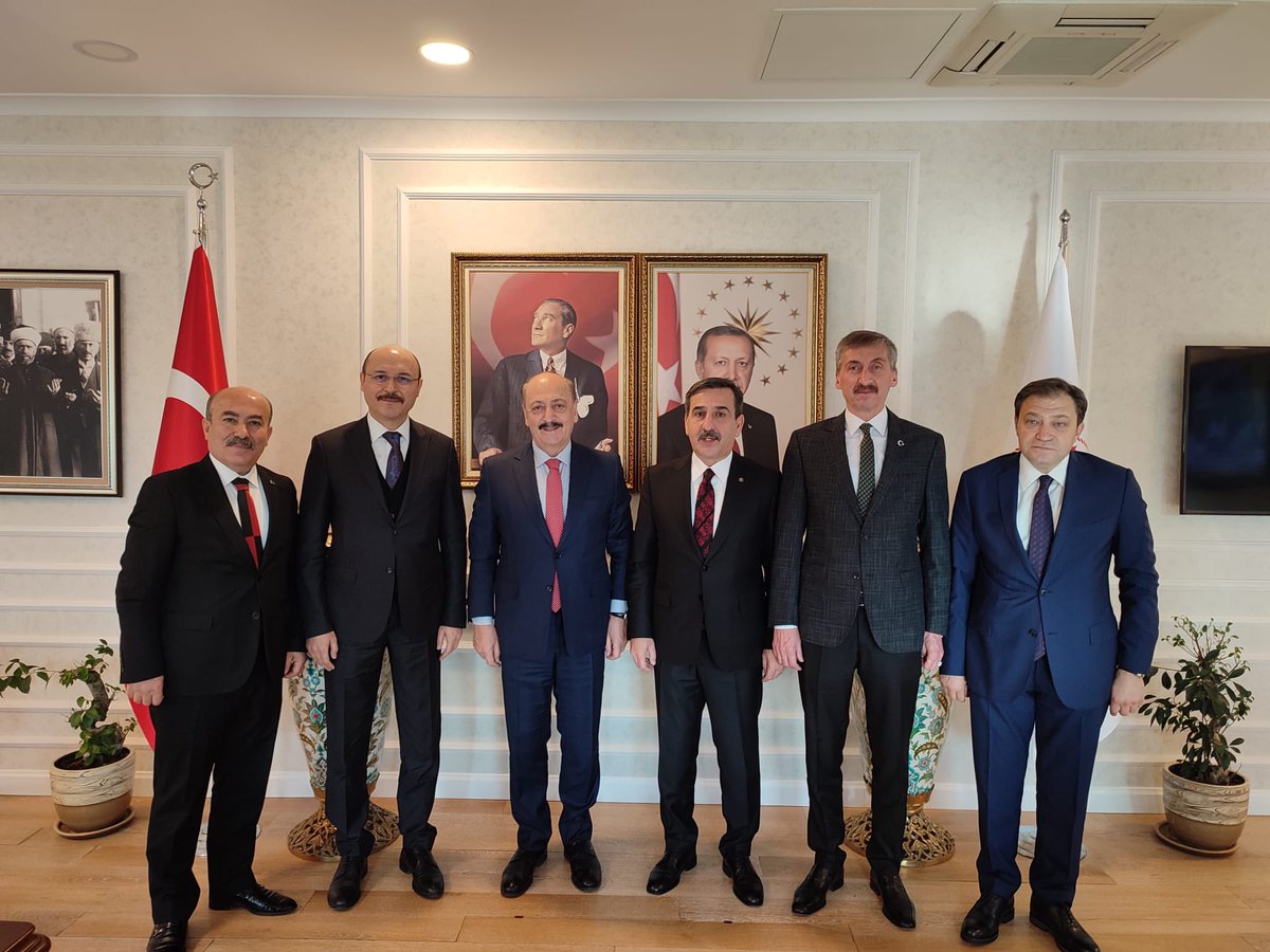 Talip Geylan (@talipgeylan06) on Twitter photo Türkiye <a href="/Kamu_Sen/">Türkiye Kamu-Sen</a> heyeti olarak, Çalışma ve Sosyal Güvenlik Bakanı Sayın <a href="/vedatbilgn/">Vedat Bilgin</a> ’i ziyaret ederek, özellikle ek zam ve ek gösterge başta olmak üzere çalışma hayatına dair taleplerimizi görüştük. Ayrıca vergi muafiyeti hususunda memnuniyetimizi de ifade ettik.
<a href="/csgbakanligi/">T.C. Çalışma ve Sosyal Güvenlik Bakanlığı</a> Türkiye <a href="/Kamu_Sen/">Türkiye Kamu-Sen</a> heyeti olarak, Çalışma ve Sosyal Güvenlik Bakanı Sayın <a href="/vedatbilgn/">Vedat Bilgin</a> ’i ziyaret ederek, özellikle ek zam ve ek gösterge başta olmak üzere çalışma hayatına dair taleplerimizi görüştük. Ayrıca vergi muafiyeti hususunda memnuniyetimizi de ifade ettik.
<a href="/csgbakanligi/">T.C. Çalışma ve Sosyal Güvenlik Bakanlığı</a>
