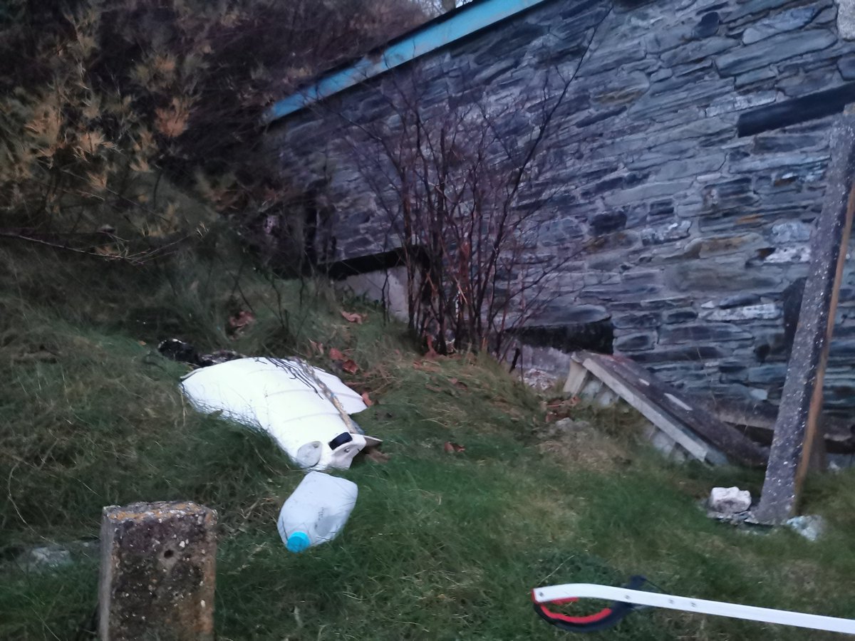 StTidy's tweet photo. Last St Austell Tidy Up Team activity of the year at #Porthpean. Loads of litter blown in by strong winds!

Merry Christmas from us to all of you &amp; a particularly big thank you to everyone, who does their bit by litter picking &amp; beach cleaning to love where we live! #Cornwall https://t.co/9Ug5Szkbby