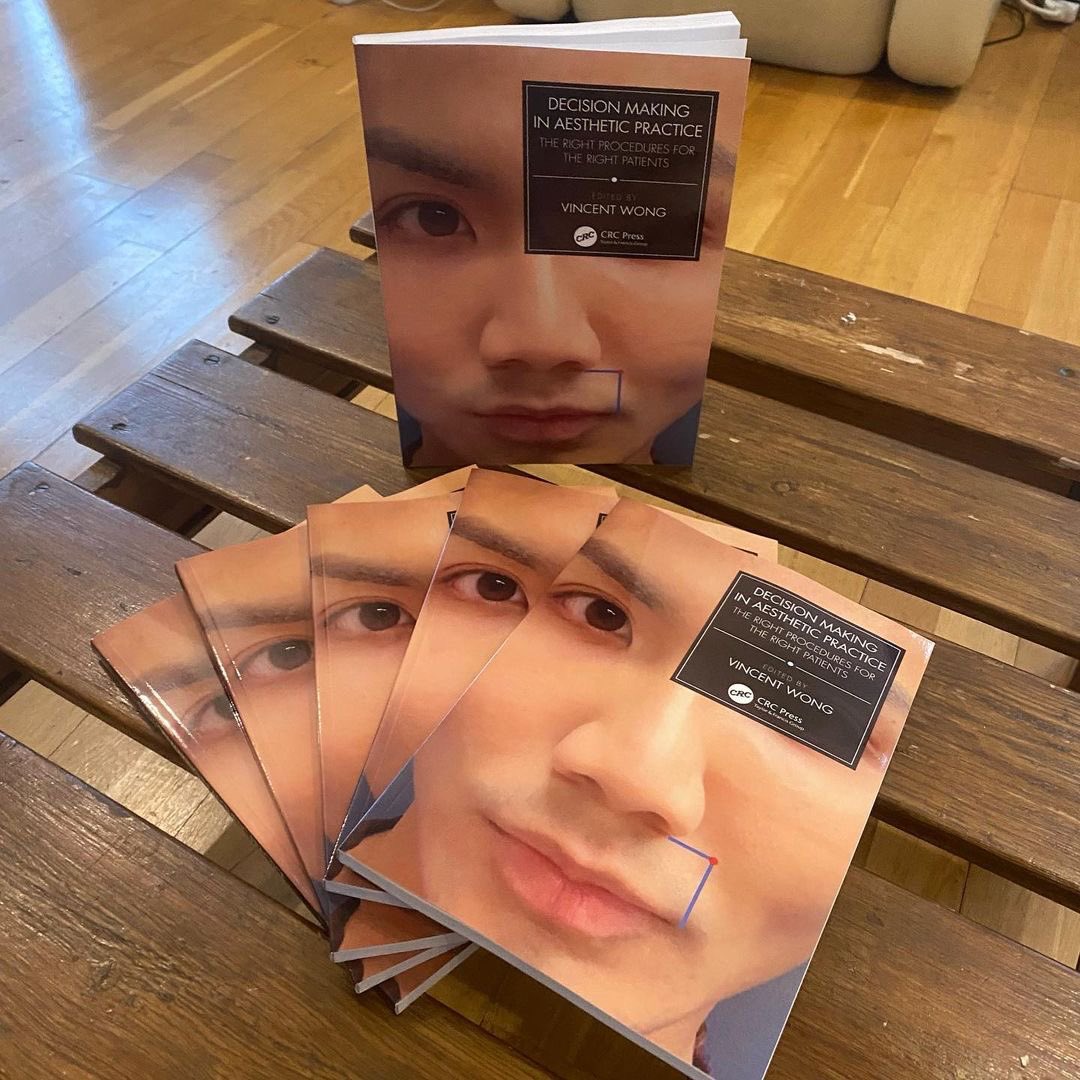 VINDOC | BOOK

If you’re a professional in the aesthetics industry and haven’t read my book, consider your holiday reading list sorted. Discussing my experience and techniques, choosing the right patient for the right procedure and more 🤩

amazon.co.uk/Decision-Makin…