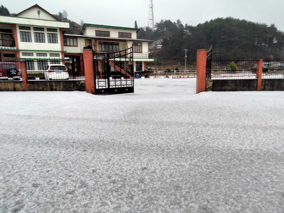 ShabeshL's tweet image. Three days till Christmas and hails couldn't come at better times