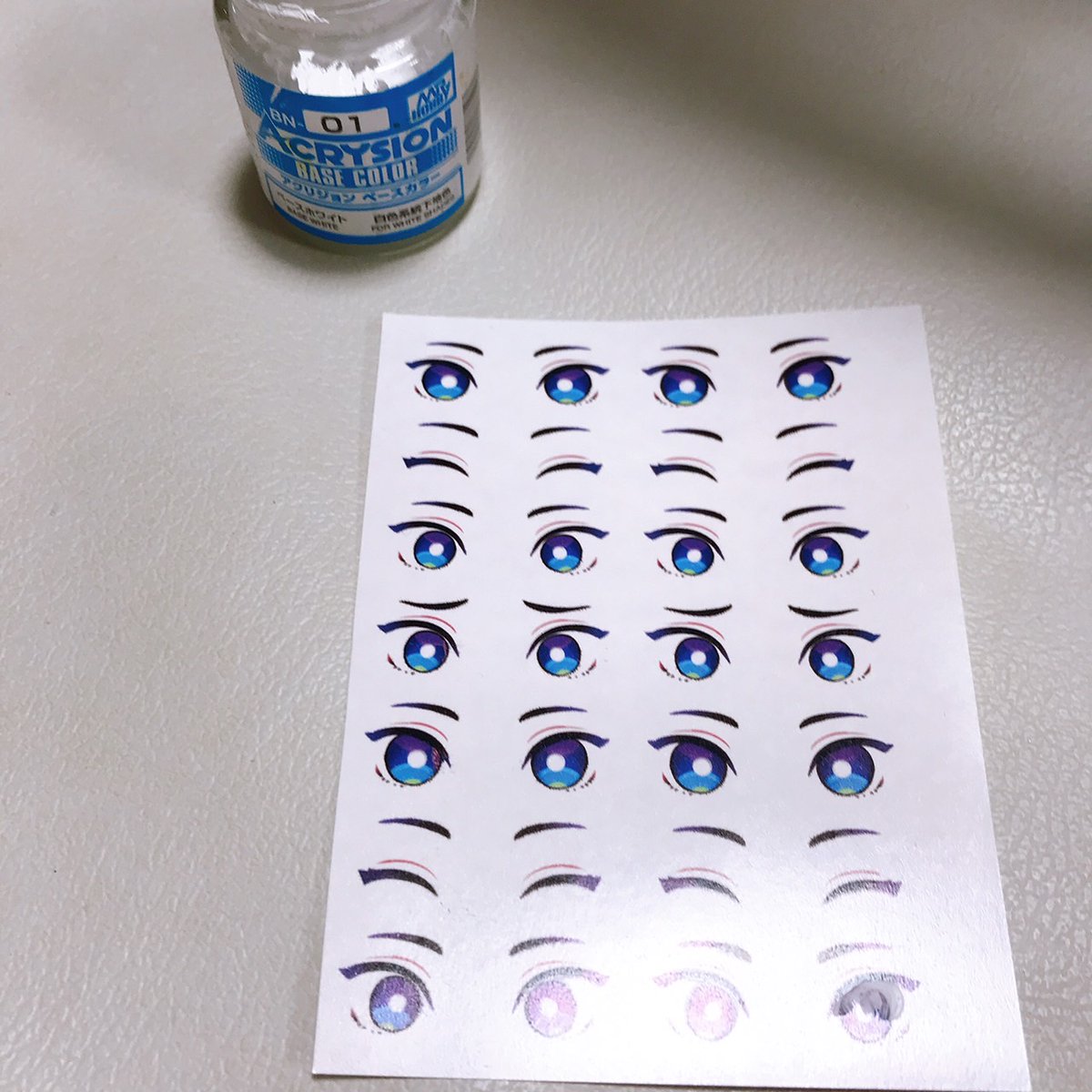 コウ君作った時のねんどろデカールの貼り方(※自己流)メモ
⚠️ねんどろフェイスの生首注意⚠️

①デカール用紙に反転印刷する
②裏面から目の形をなぞっておく(貼る時用のガイド)
③白目の部分を塗る(使うとこだけ)
④粘着シートを貼る(使うとこだけ) 