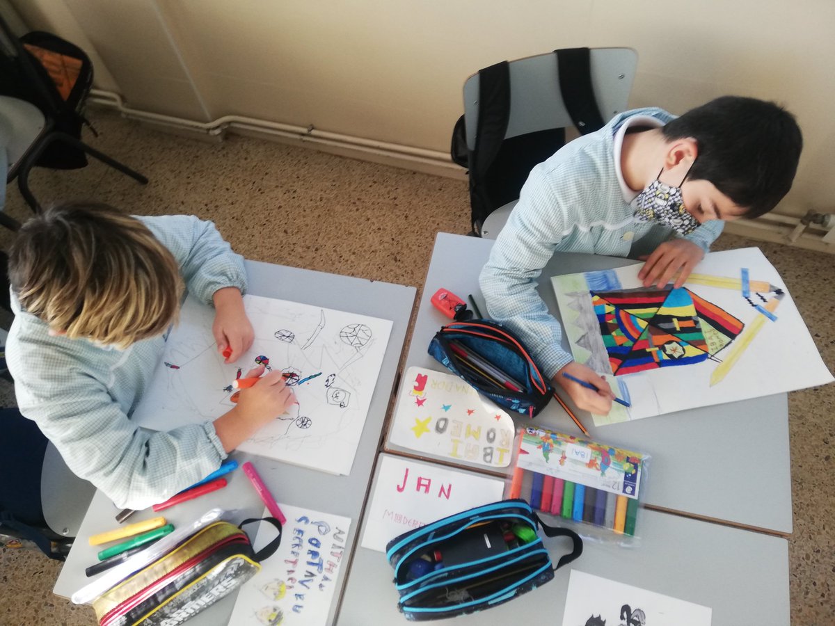 Safasp1's tweet photo. ESCUTS AMB HISTÒRIA
Els alumnes de 4t de primària estudien l’Edat mitjana i construeixen els seu propi escut heràldic partir del simbolisme dels cognoms.

centre@safasp.net
Tel 93 560 05 10
https://t.co/5HBM4vR6dU

#santaperpetua #escolaconcertada #safasp #sagradafamilia https://t.co/fLbNd6LixL