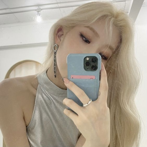 feminologism's tweet photo. #kimlip #rose #LOONA #BLACKPINK https://t.co/MnxP9DjoEO
